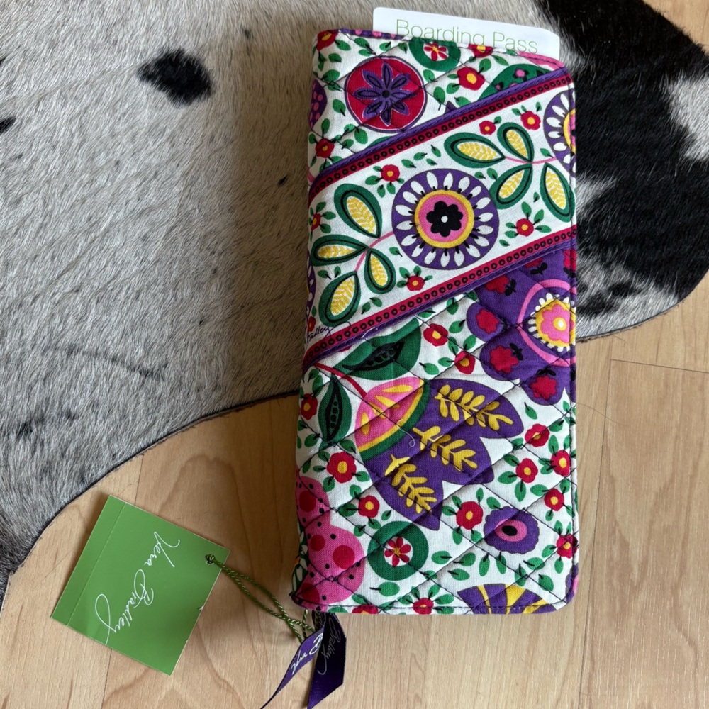 VERA BRADLEY Mod Flowers Quilted Travel Wallet Viva La Vera NWT